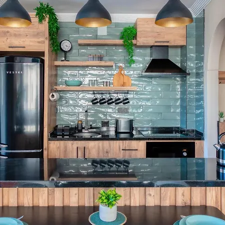 Апартаменты Renovated Unique Next To Cleopatra